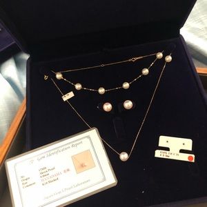 Authentic AKOYA Pearl set in 18k yellow gold setting
